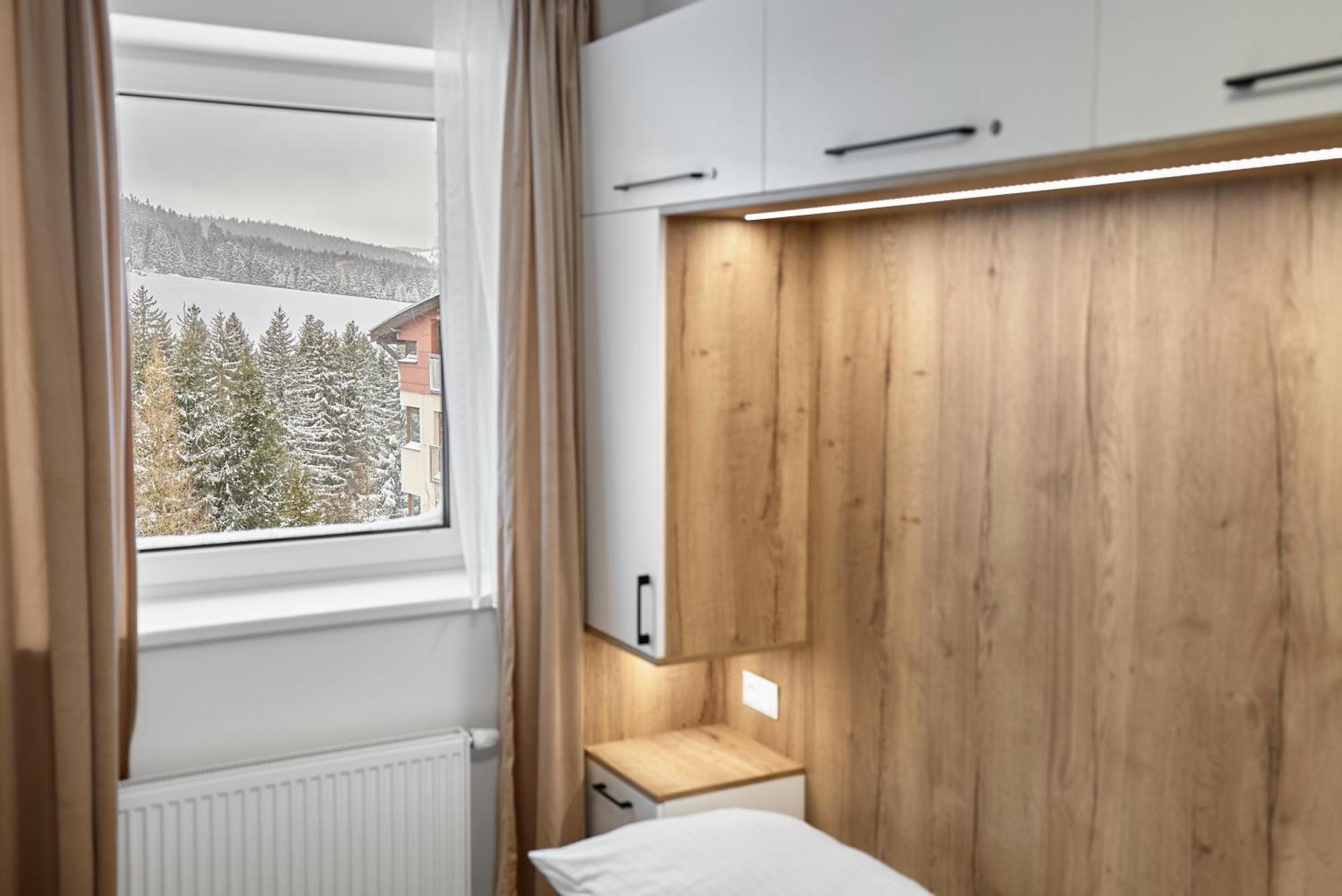 Moderně zařízený apartmán s garážovým stáním Loučná pod Klínovcem Exteriér fotografie